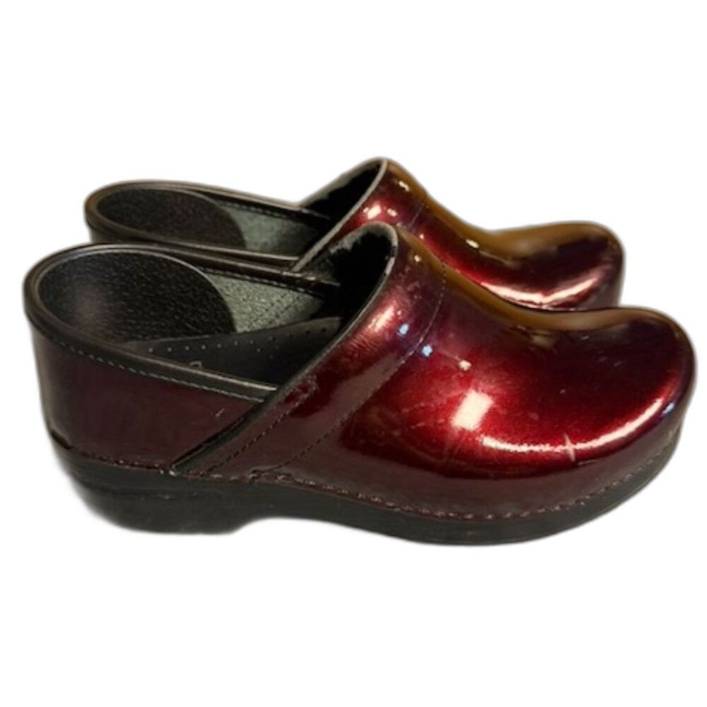 Dansko Professional Clogs Womens 38 US 7.5-8 Burgundy Patent Leather Nursing